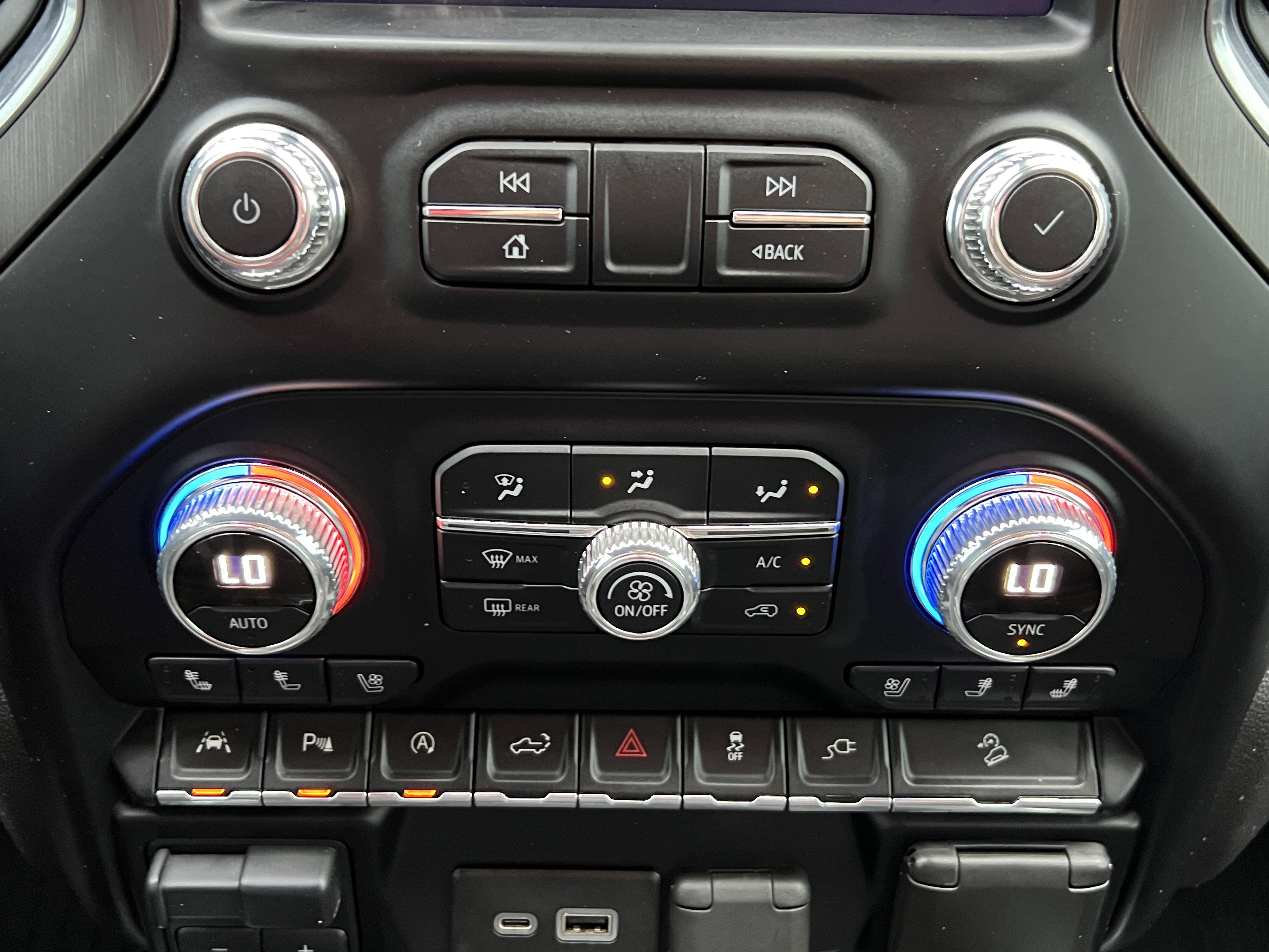 Used 2020 GMC Sierra 1500 AT4 w/ AT4 Premium Package AWD/4WD image 29