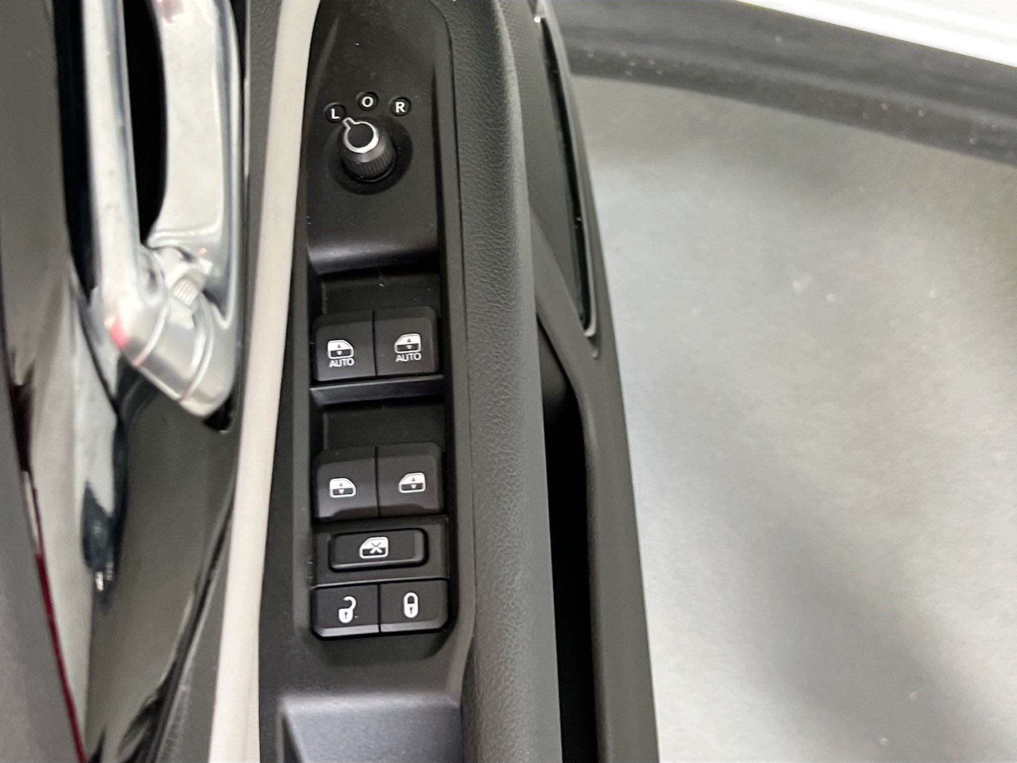 Used 2022 Jeep Compass Limited AWD/4WD image 17