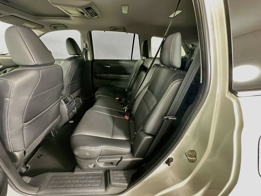 Certified 2017 Honda Pilot Touring image 24