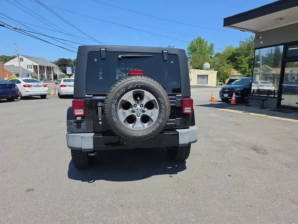 Used 2017 Jeep Wrangler Unlimited Sahara AWD/4WD image 6