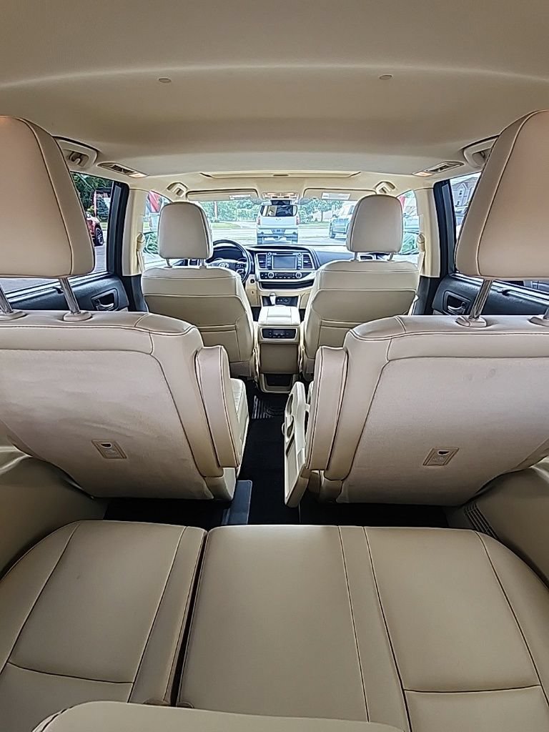 Used 2018 Toyota Highlander XLE AWD/4WD image 11