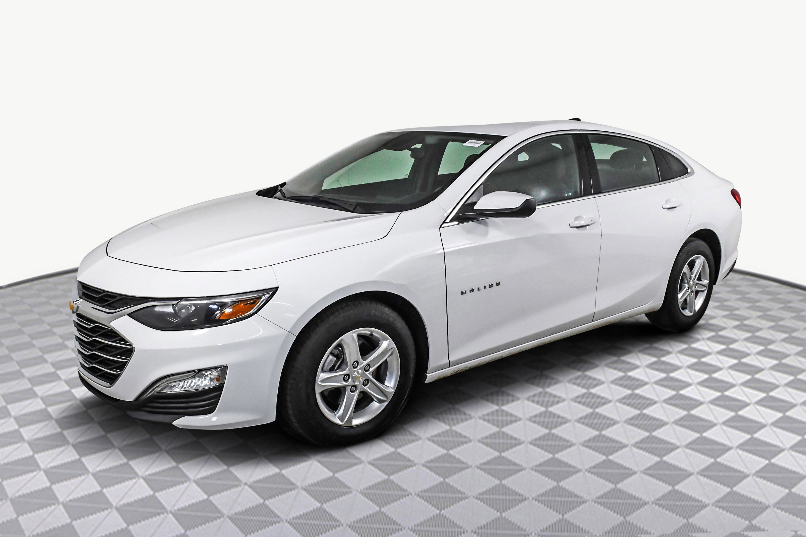 Used 2024 Chevrolet Malibu LS w/ Driver Confidence Package image 4