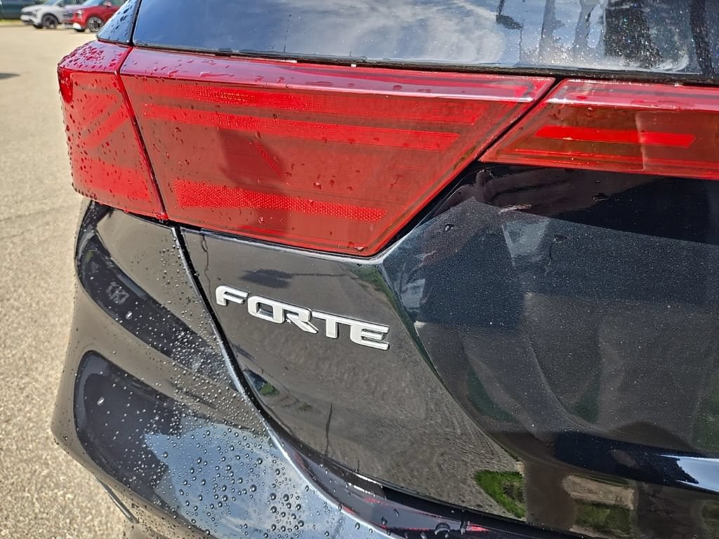 Certified 2023 Kia Forte LXS FWD image 5