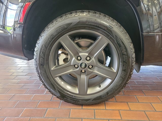 Used 2023 Land Rover Defender 130 X-Dynamic SE image 20