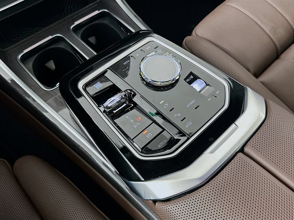 New 2026 BMW 750e xDrive AWD/4WD image 15
