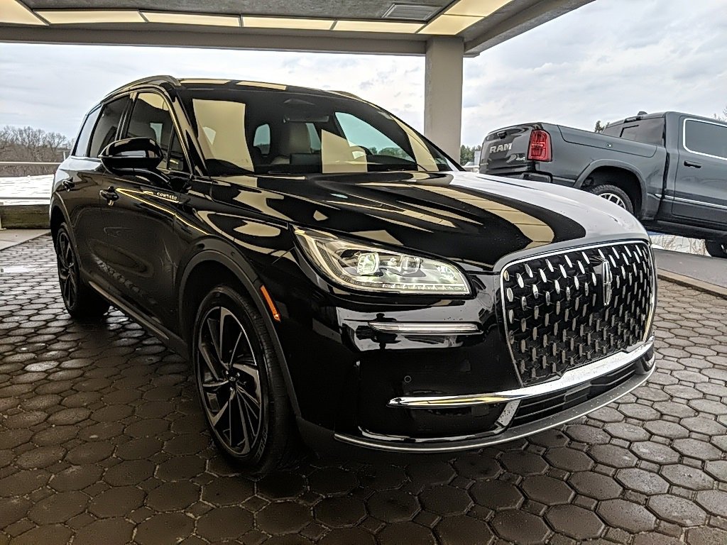 Certified 2023 Lincoln Corsair Reserve w/ Equipment Group 201A image 3