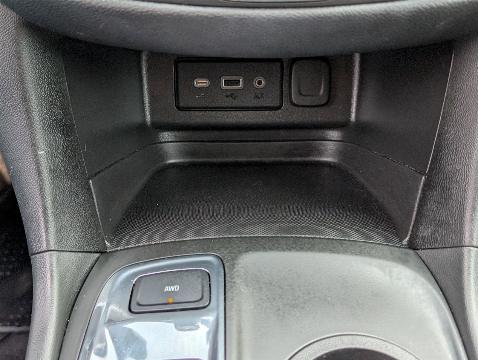 Used 2022 Chevrolet Equinox LT w/ LPO, Floor Liner Package image 25