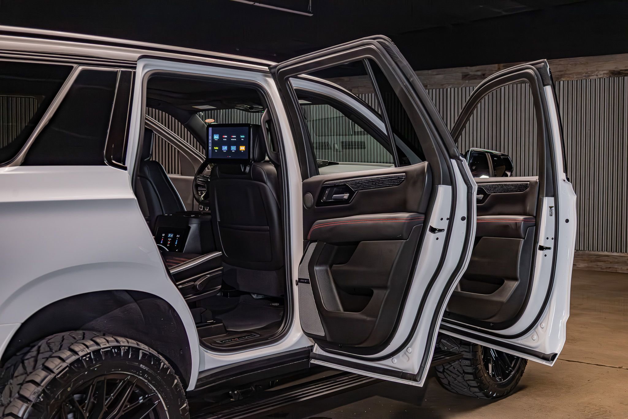Used 2026 GMC Yukon AT4 Ultimate AWD/4WD image 31