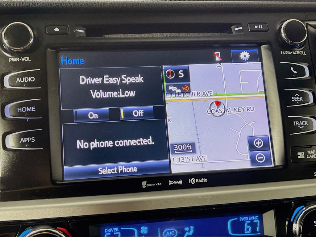 Used 2018 Toyota Highlander SE w/ Carpet Mat Package (TMS) AWD/4WD image 24