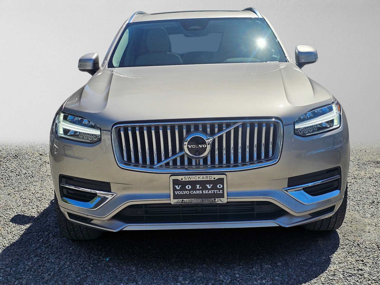 Used 2025 Volvo XC90 T8 Plus w/ Protection Package Premier AWD/4WD image 8