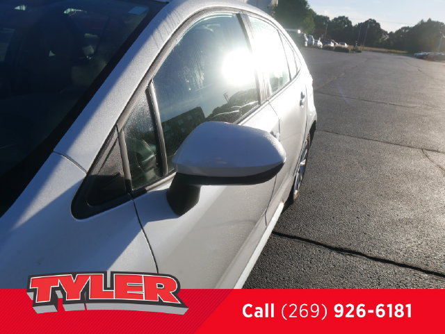 Used 2025 Toyota Corolla LE w/ LE Premium Package FWD image 11
