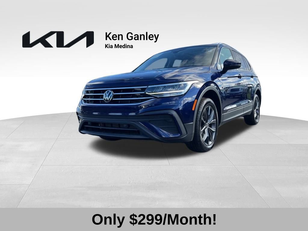 Used 2023 Volkswagen Tiguan SE w/ Panoramic Sunroof Package