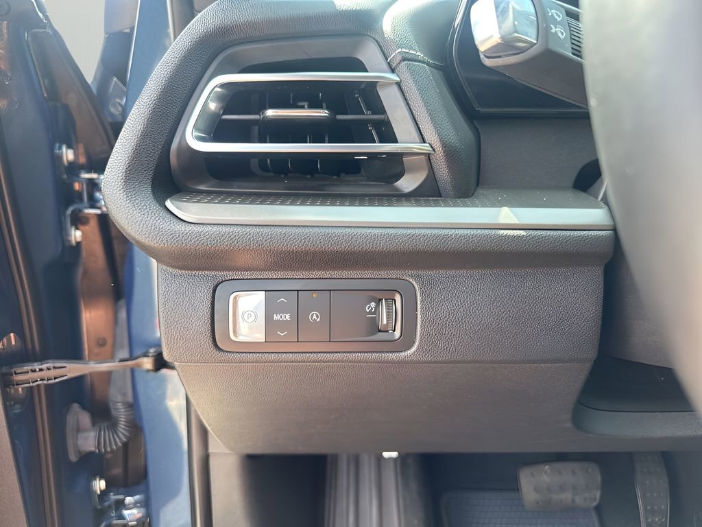 Used 2025 Chevrolet Traverse LT image 30