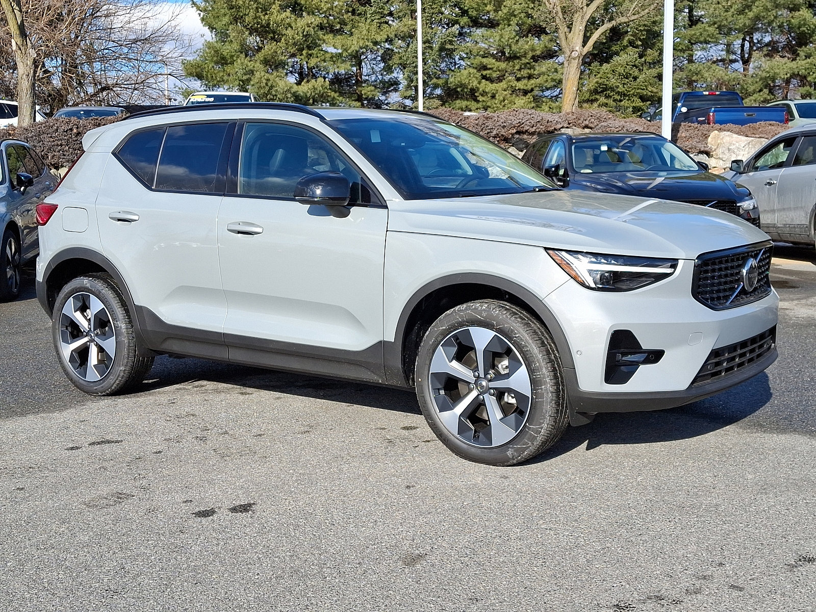 New 2025 Volvo XC40 B5 Plus w/ Protection Package Premier