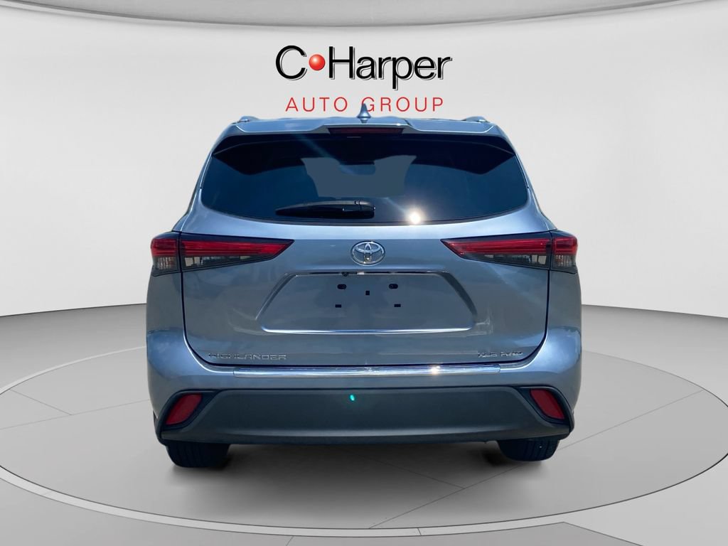 Used 2021 Toyota Highlander XLE AWD/4WD image 4