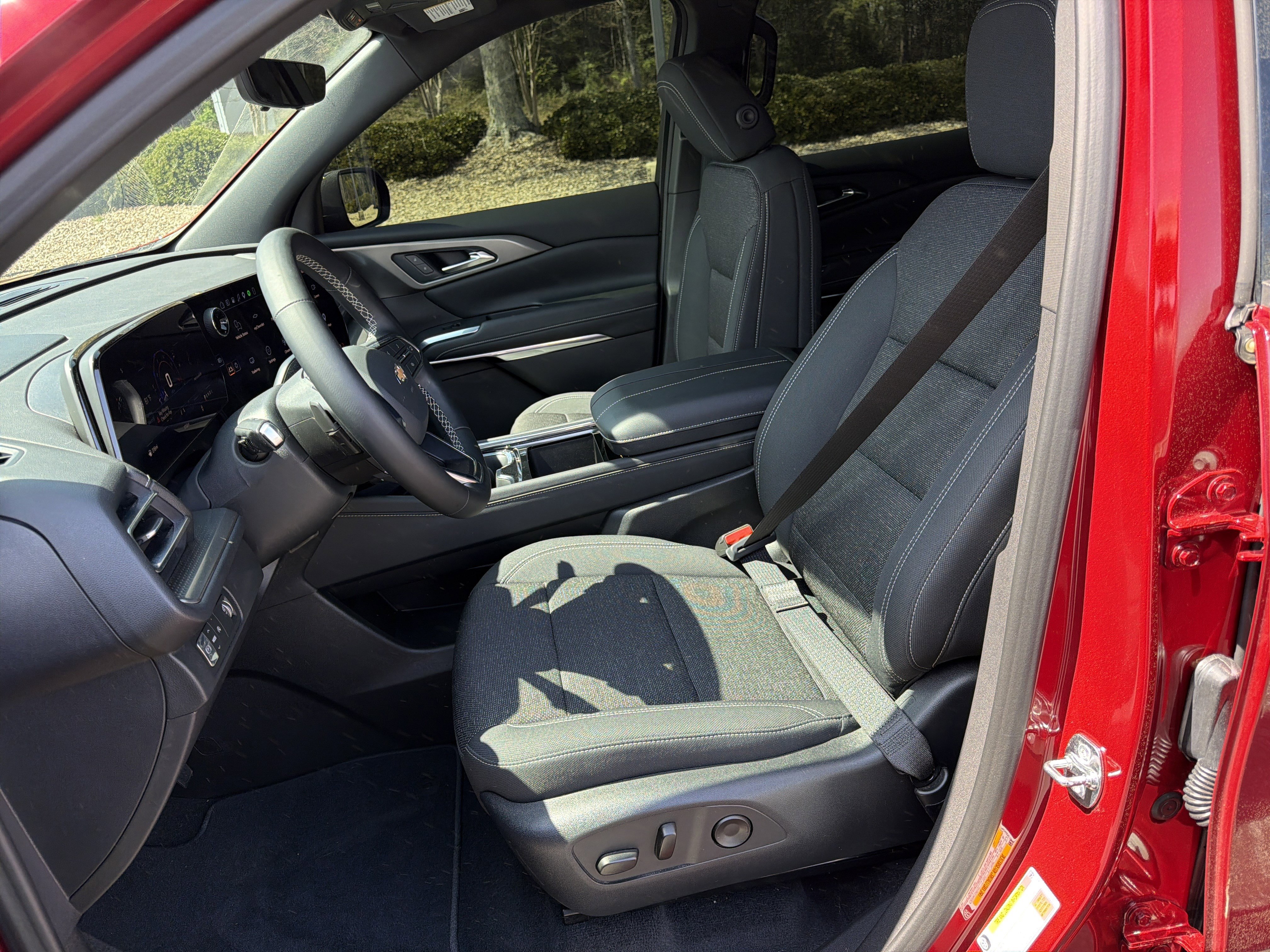 Used 2026 Chevrolet Traverse LT w/ Driver Confidence Package image 9