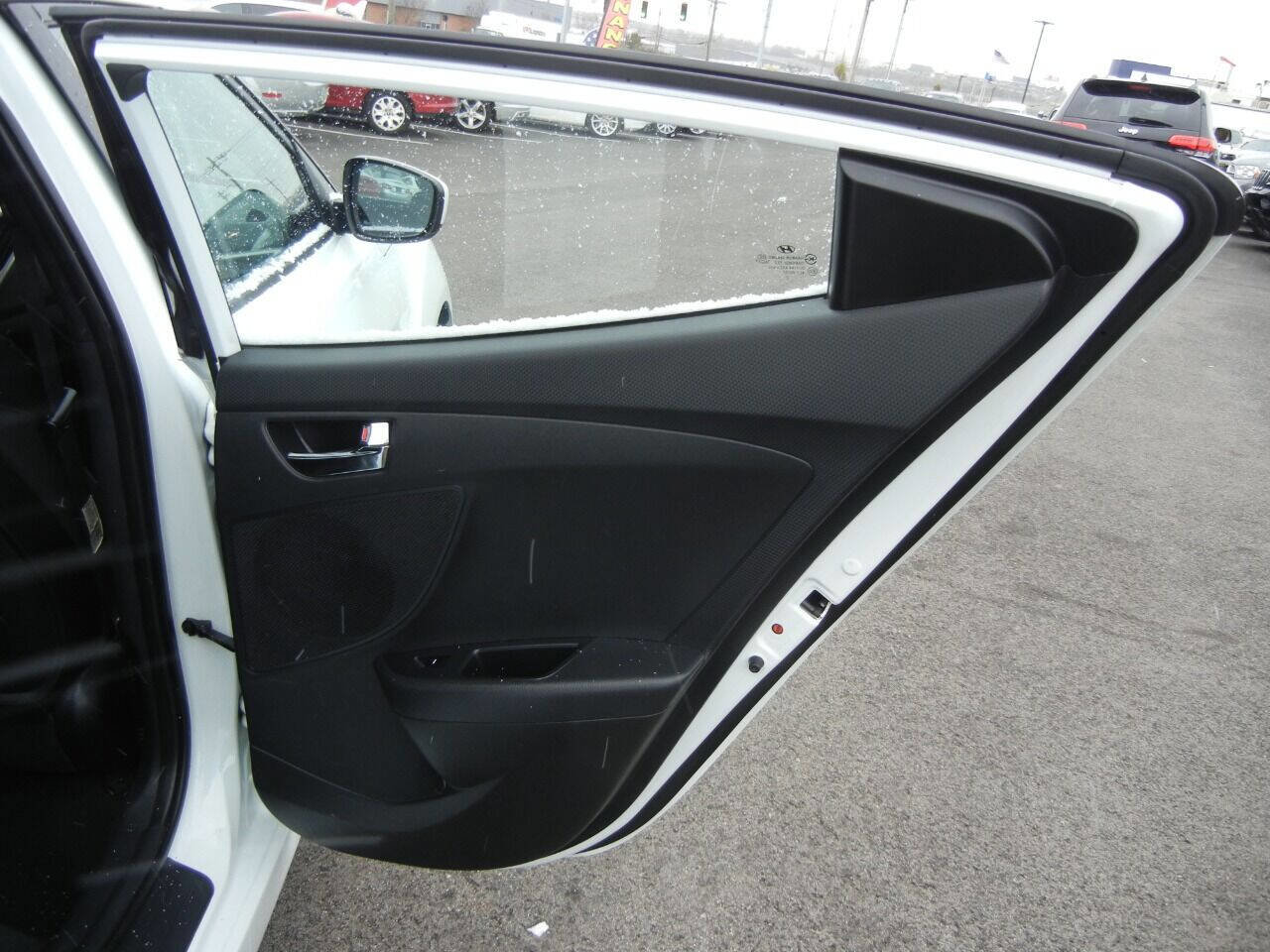 Used 2013 Hyundai Veloster image 19