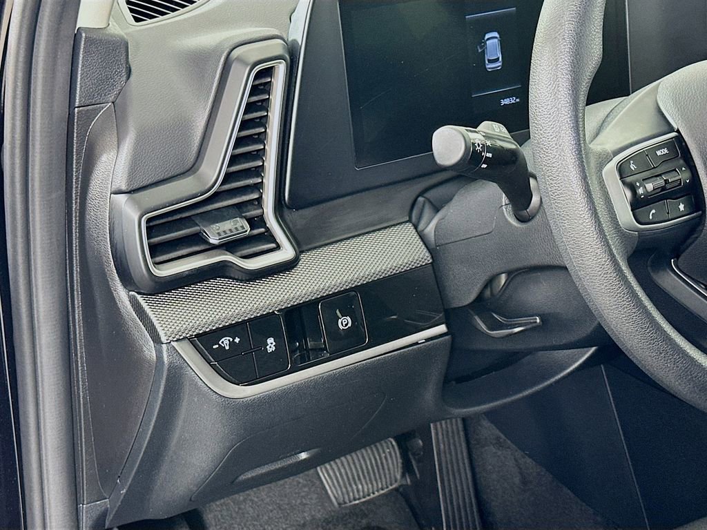 Used 2024 Kia Sportage LX image 10