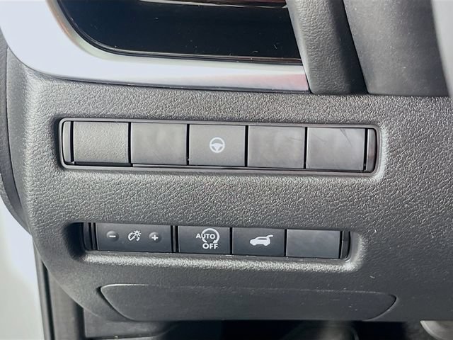 Used 2025 Nissan Rogue SV AWD/4WD image 11