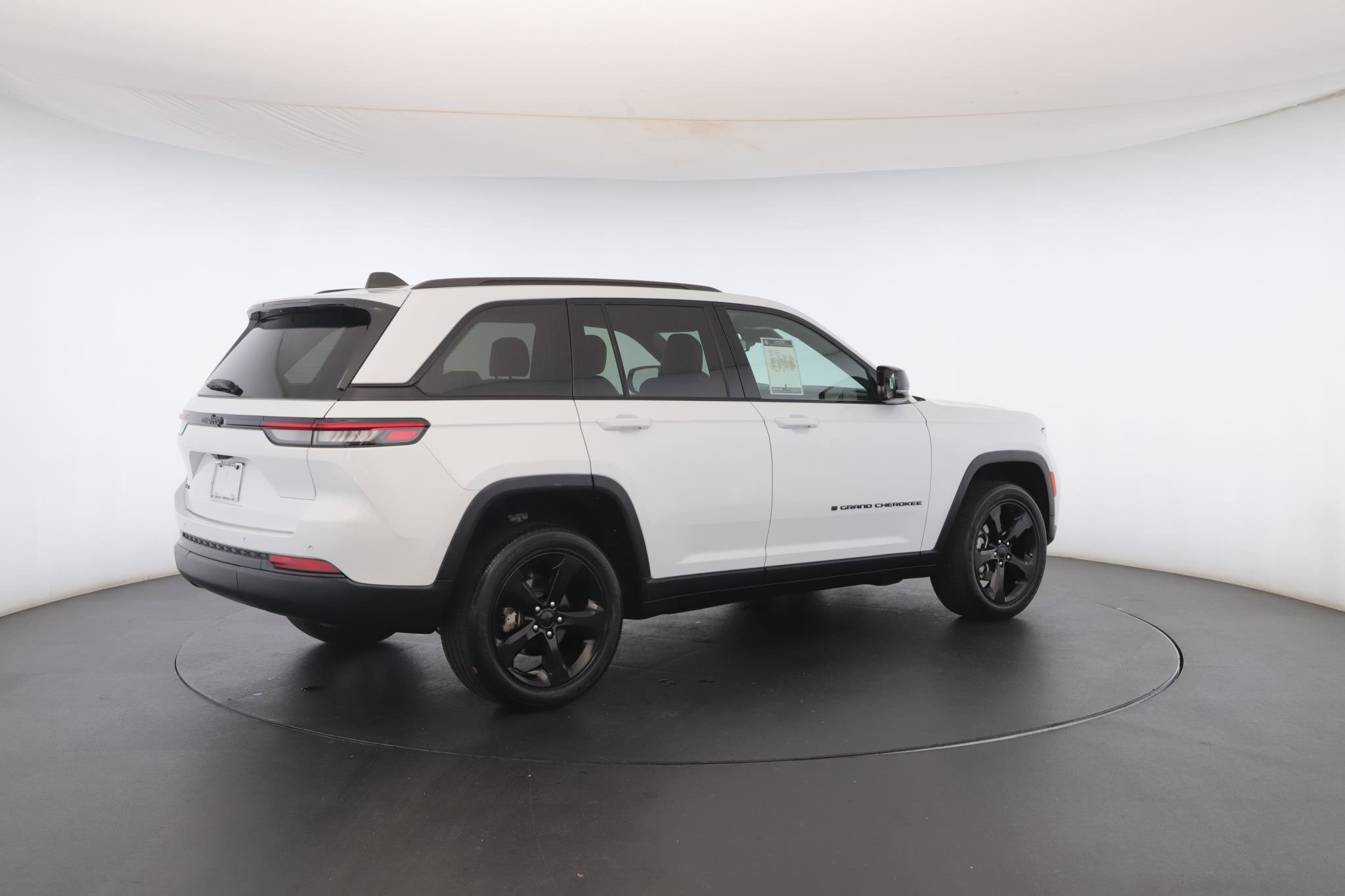 Used 2023 Jeep Grand Cherokee Altitude image 29