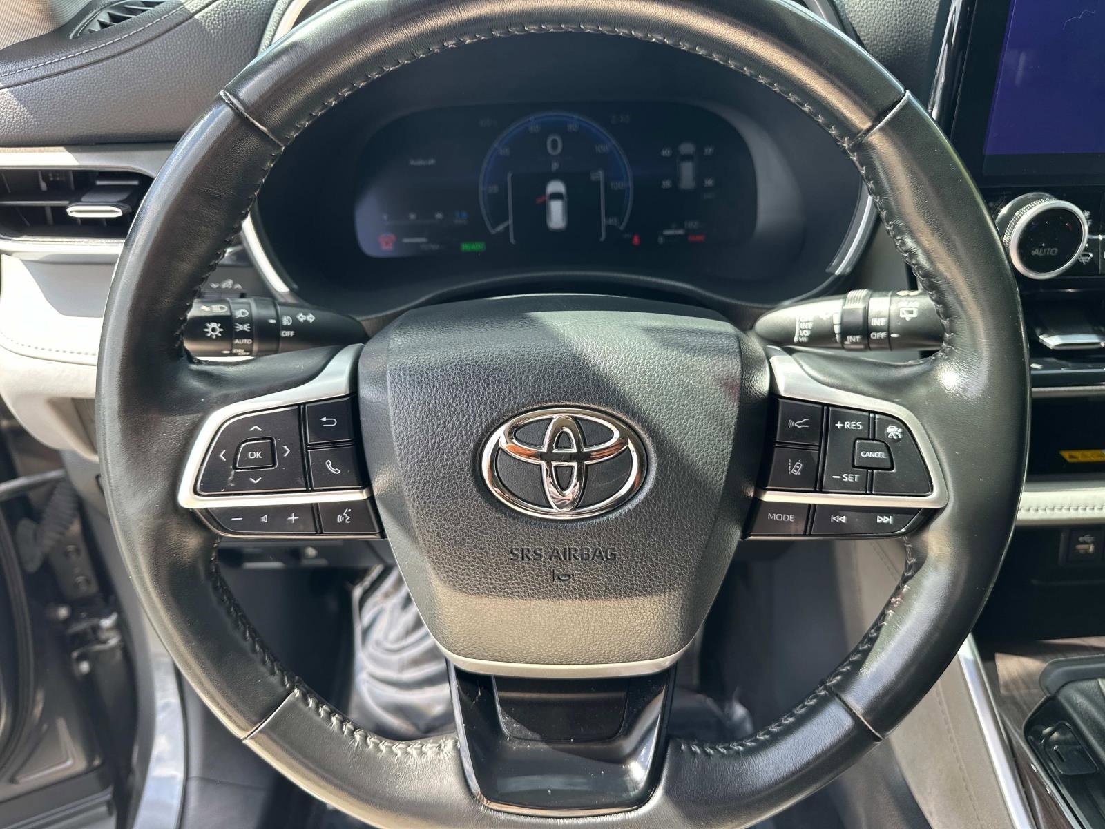 Used 2023 Toyota Highlander Limited image 13