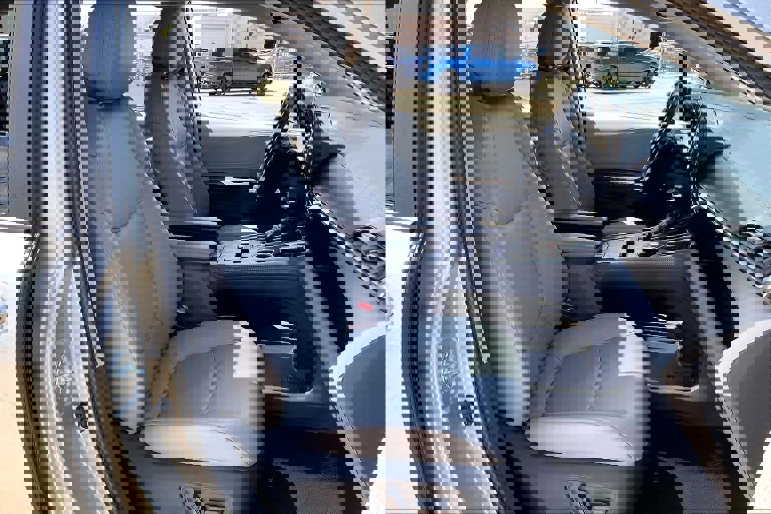 Used 2024 Toyota Sienna XLE FWD image 18