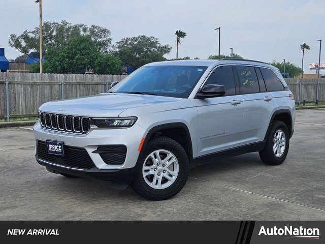 Used 2024 Jeep Grand Cherokee Laredo RWD image 1