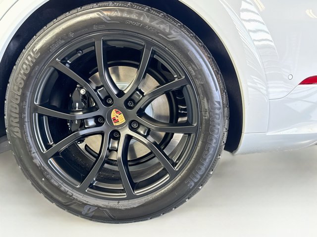 New 2026 Porsche Cayenne GTS AWD/4WD image 23