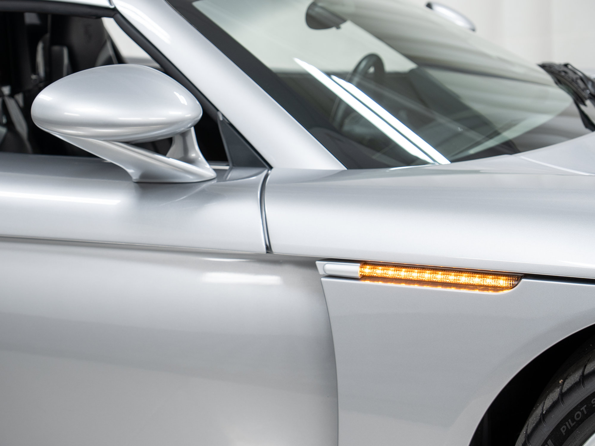Used 2005 Porsche Carrera GT RWD image 49
