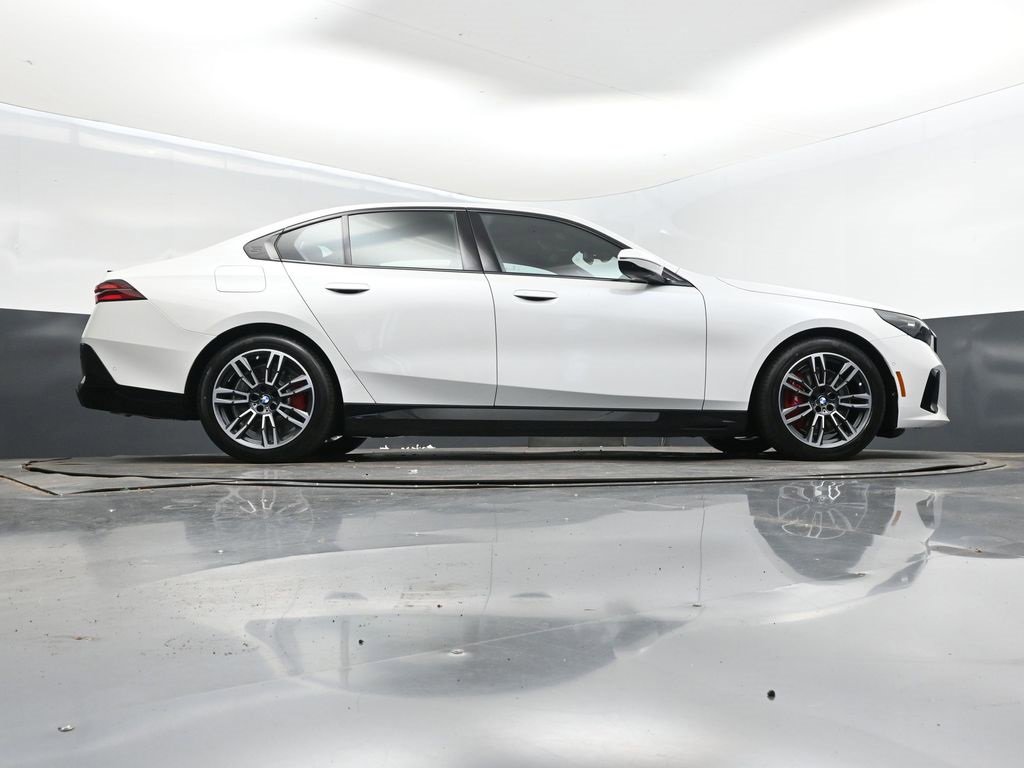 New 2026 BMW 550e xDrive w/ Premium Package image 45