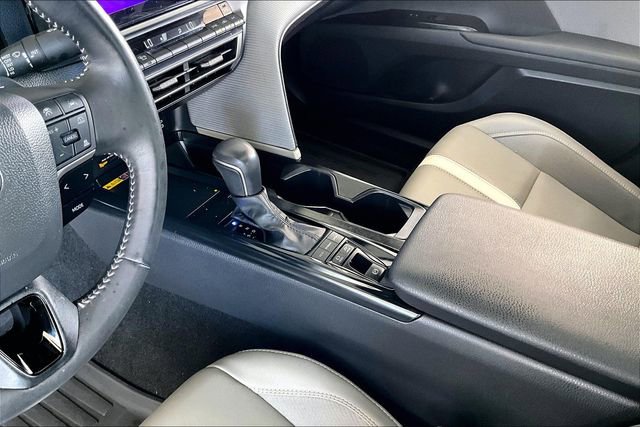 Used 2025 Toyota Camry SE w/ Multimedia Upgrade Package FWD image 15