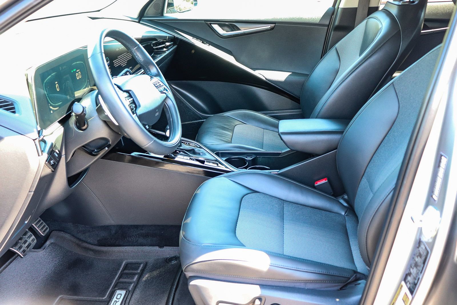 Used 2023 Kia Niro EX Touring FWD image 22