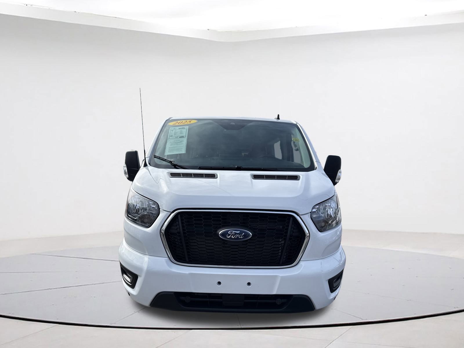 Used 2025 Ford Transit 350 XLT image 2