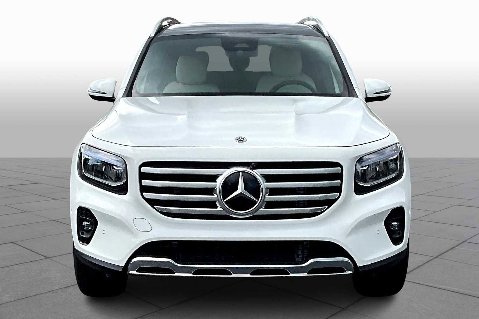 Used 2025 Mercedes-Benz GLB 250 image 3
