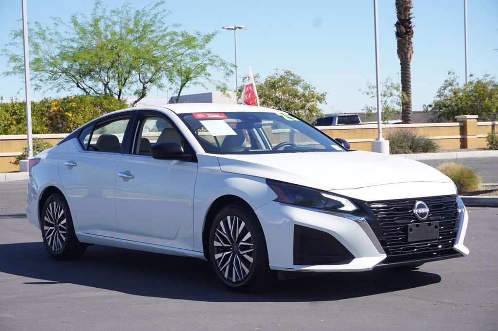 Certified 2025 Nissan Altima 2.5 SV FWD image 4