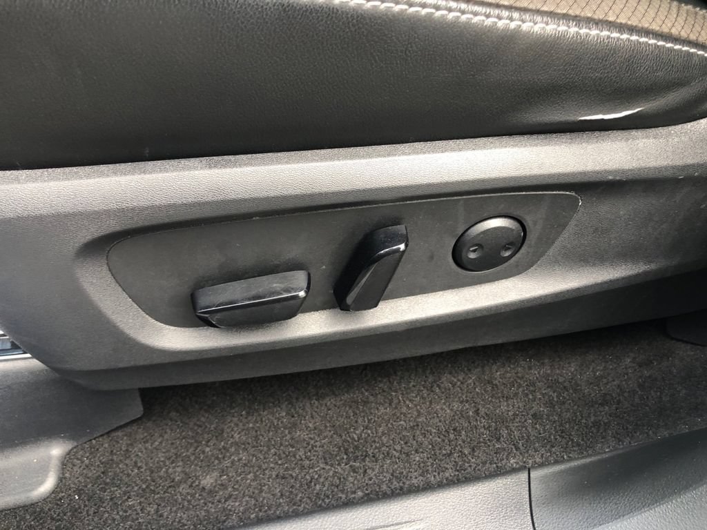 Used 2023 Nissan Pathfinder SL w/ Lighting Package (N92) FWD image 29