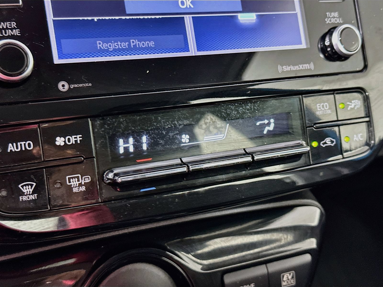 Used 2021 Toyota Prius LE AWD/4WD image 17