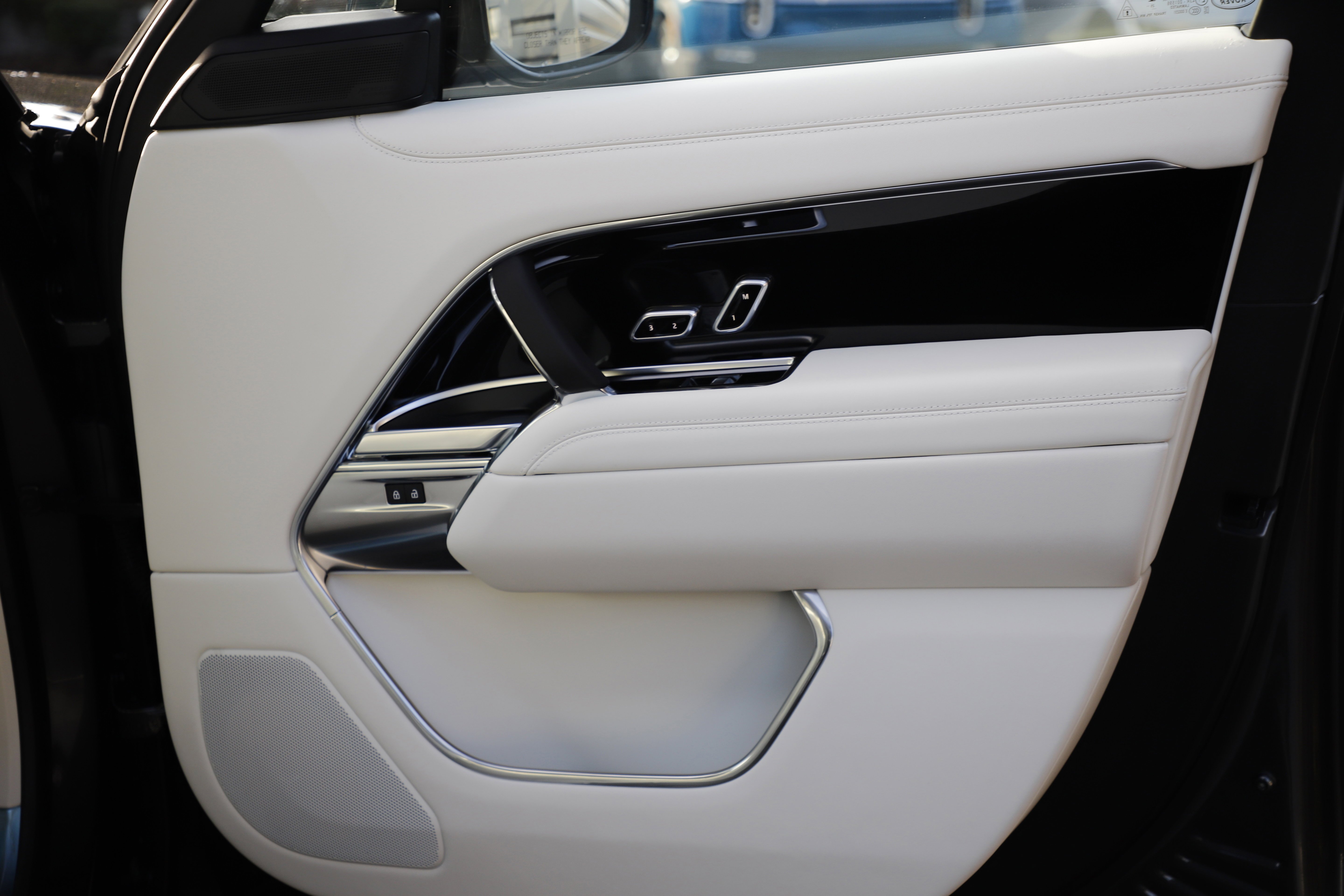 New 2026 Land Rover Range Rover SE image 11