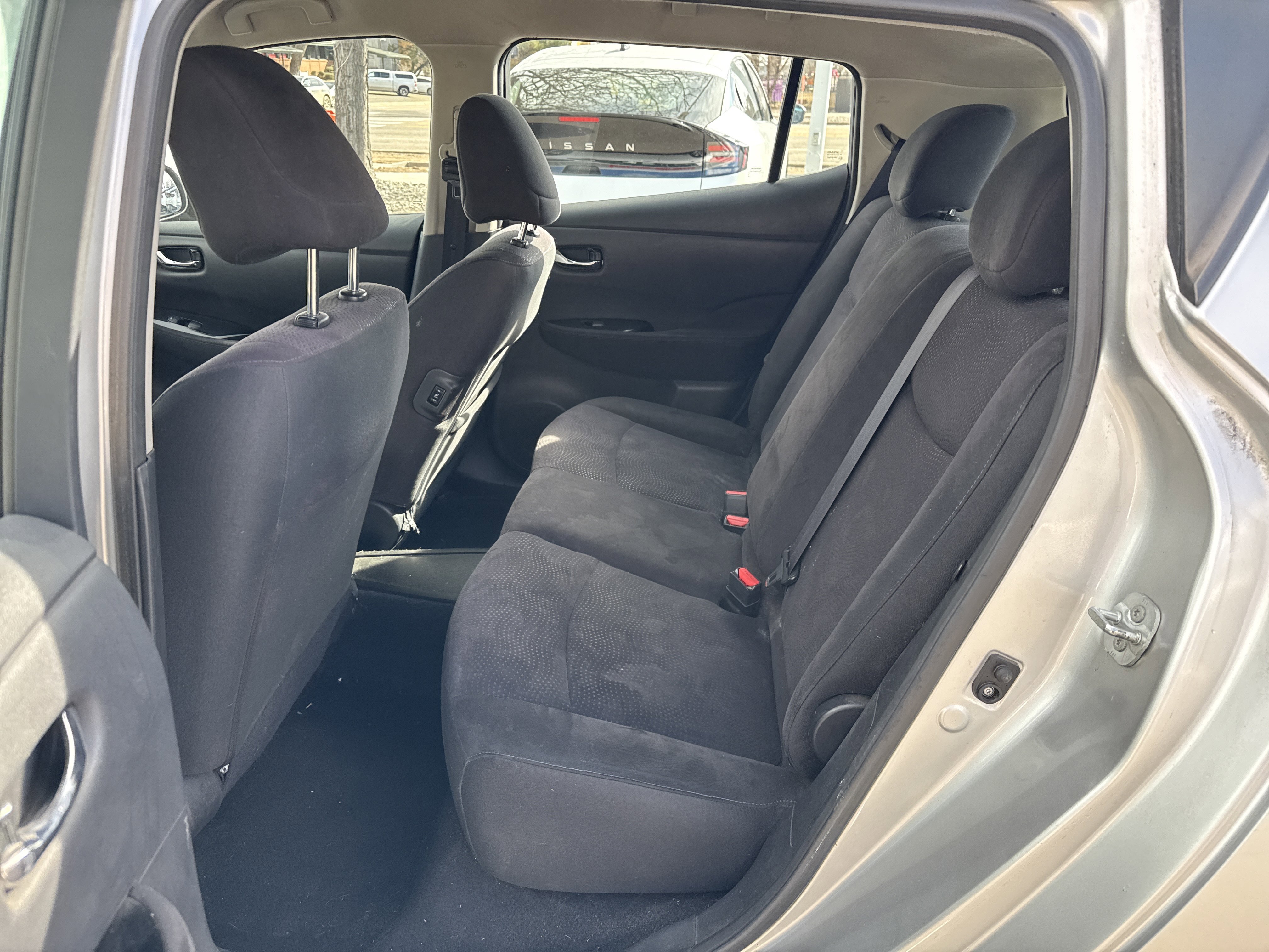 Used 2015 Nissan Leaf SV image 10