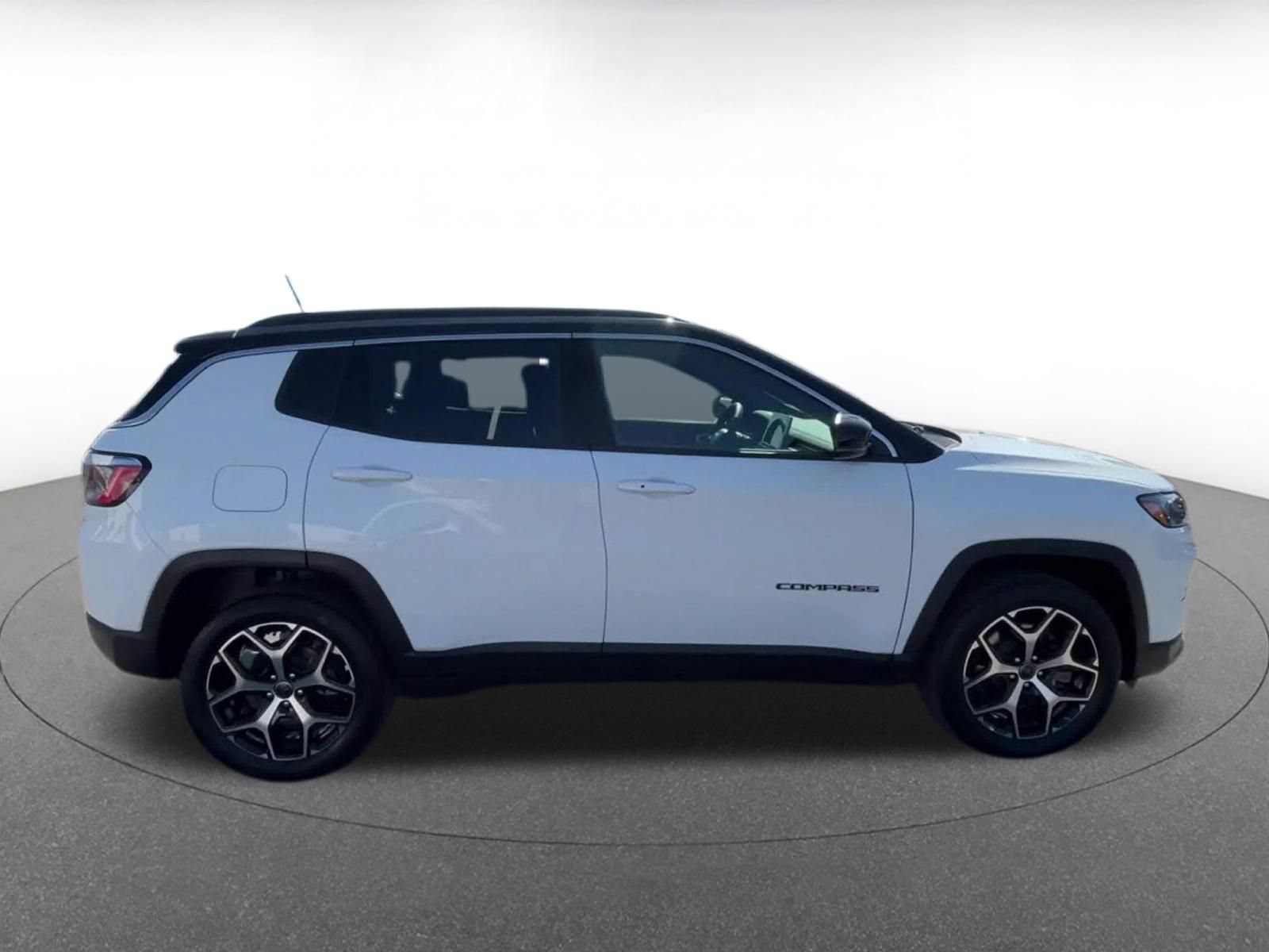 Used 2025 Jeep Compass Limited AWD/4WD image 16