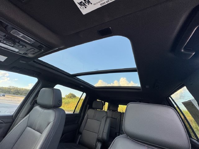 Used 2024 Chevrolet Suburban RST w/ Luxury Package AWD/4WD image 33