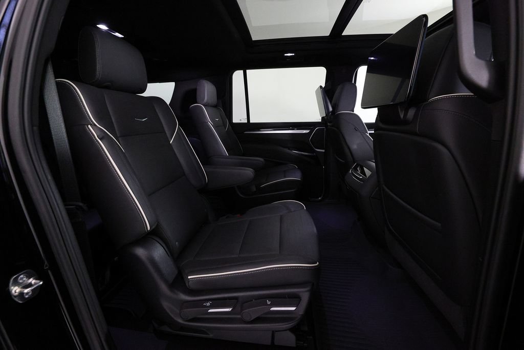 Used 2025 Cadillac Escalade ESV Sport w/ LPO, ONYX Package AWD/4WD image 11