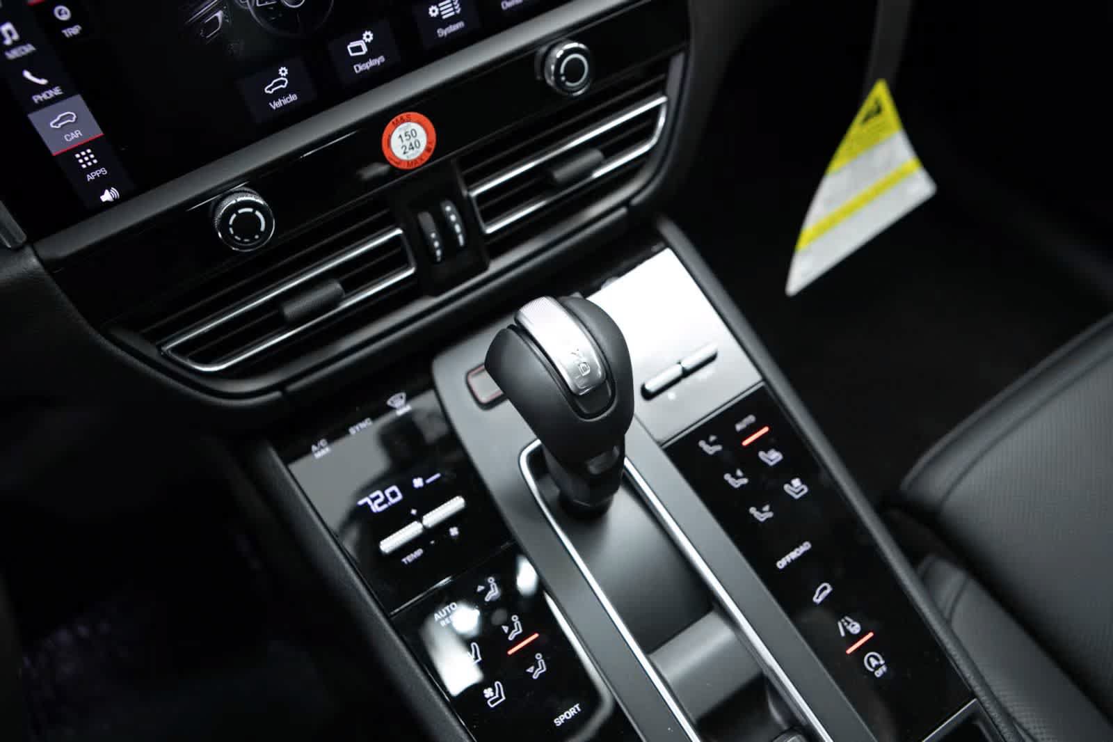 Certified 2026 Porsche Macan AWD/4WD image 26