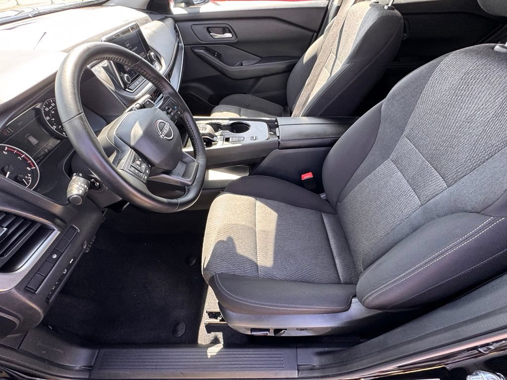 Certified 2026 Nissan Rogue SV FWD image 11