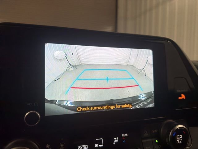 Used 2024 Toyota Highlander LE image 32