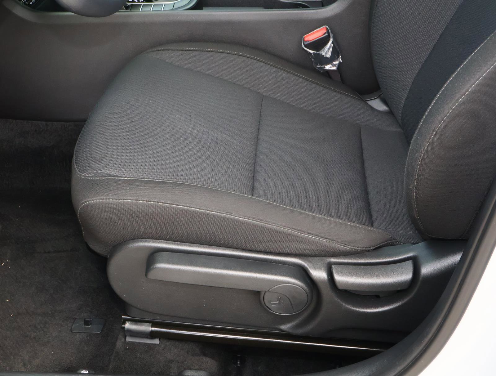 Certified 2026 Hyundai Kona SE image 13