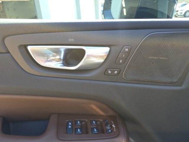 Certified 2024 Volvo XC60 B5 Plus w/ Protection Package Premier image 26