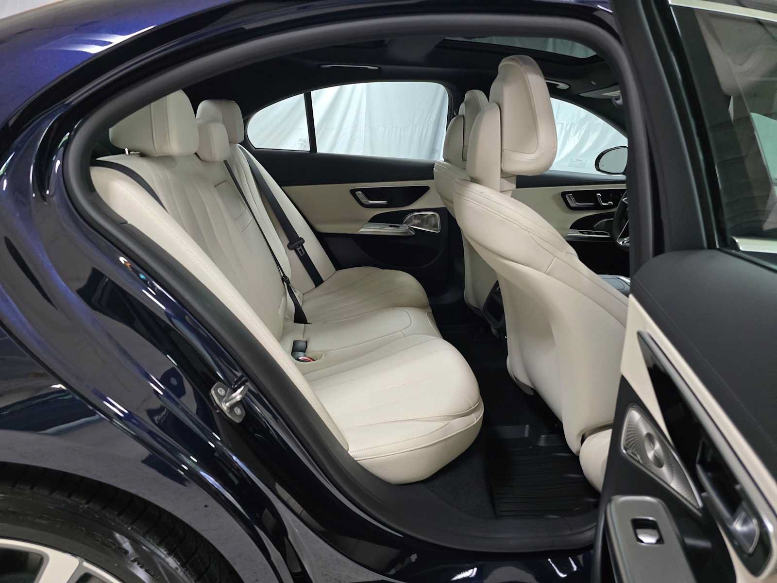 New 2027 Mercedes-Benz E 350 4MATIC Sedan image 12