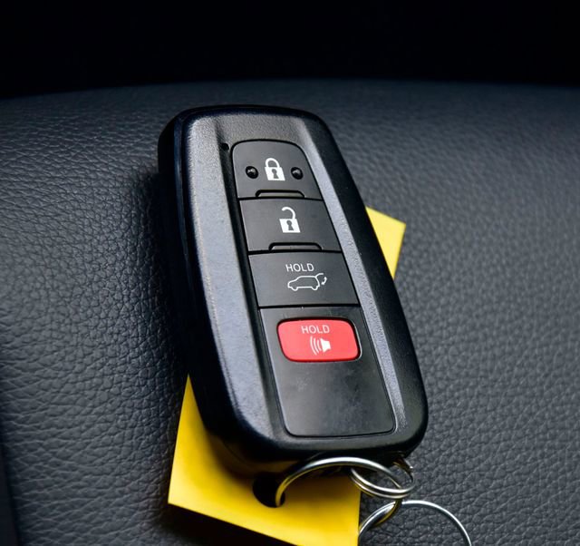 Used 2022 Toyota Highlander XLE image 32