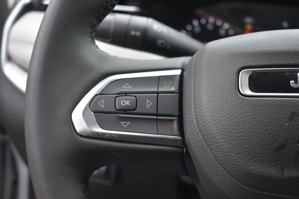 Used 2025 Jeep Compass Limited image 15